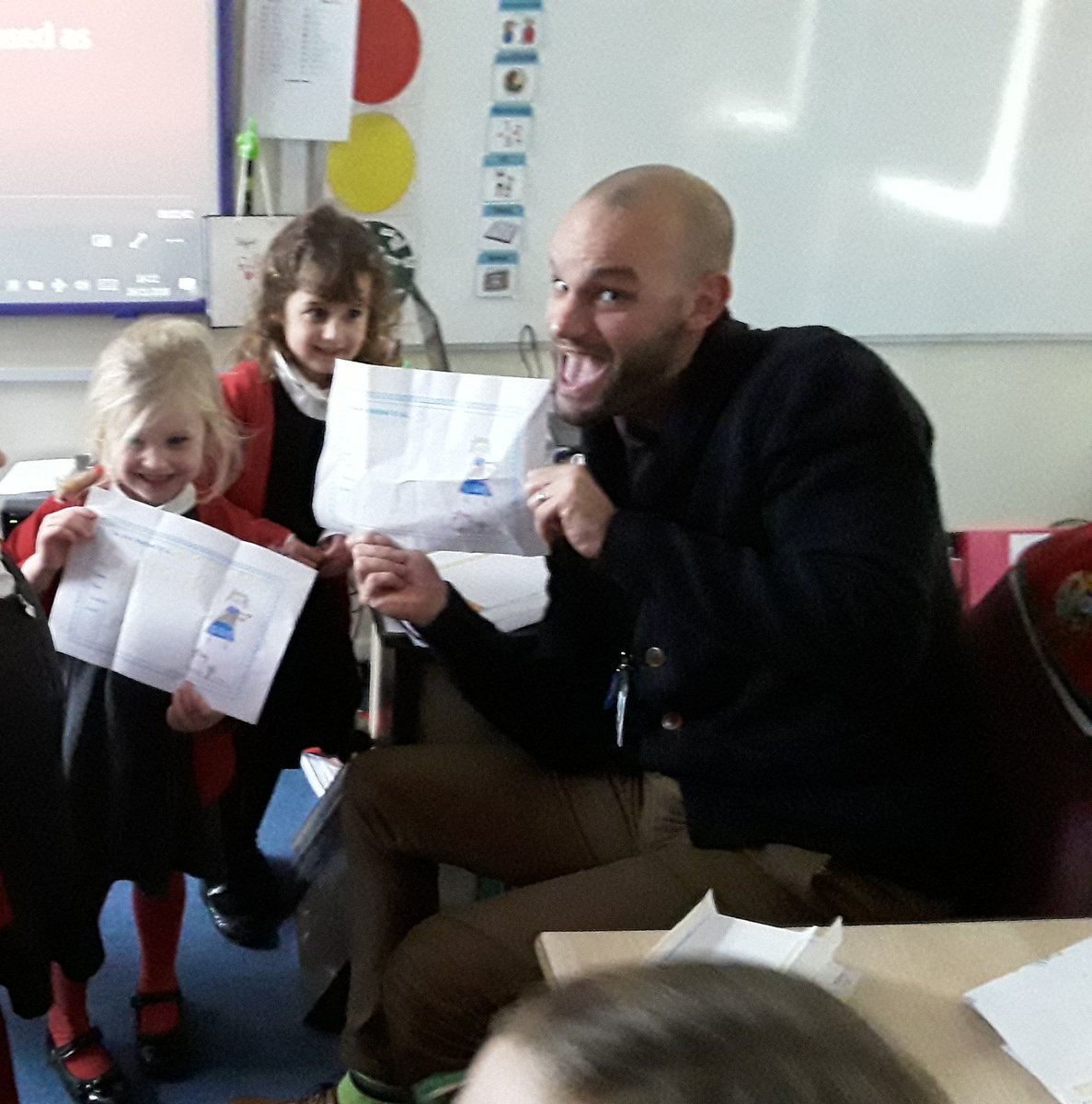 EastergateCe's tweet photo. Some of Chaffinch class chose to write and deliver Skylark class some invitations for Goldilock's Birthday party. #bookweek2018 #thejollypostman #EYFS https://t.co/FMRlwOPE0f