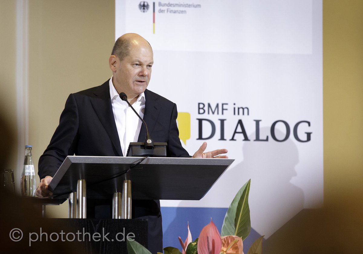 BMF_Bund's tweet photo. "Mir geht es nicht darum, Fehler in der Vergangenheit zu suchen, sondern für die Zukunft zu lernen". Bundesfinanzminister @OlafScholz bei #DialogBMF https://t.co/EKrcHLaZZe