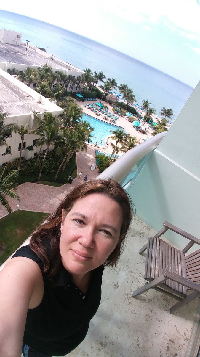 SiSiClaroSi's tweet photo. Hola @adriana44949016, te acordas de este tuit? Bueno, mi marido consiguió trabajo, y estamos tan bien que nos vinimos unos días de vacaciones. Besis desde Miami https://t.co/F5Wm50K0QA