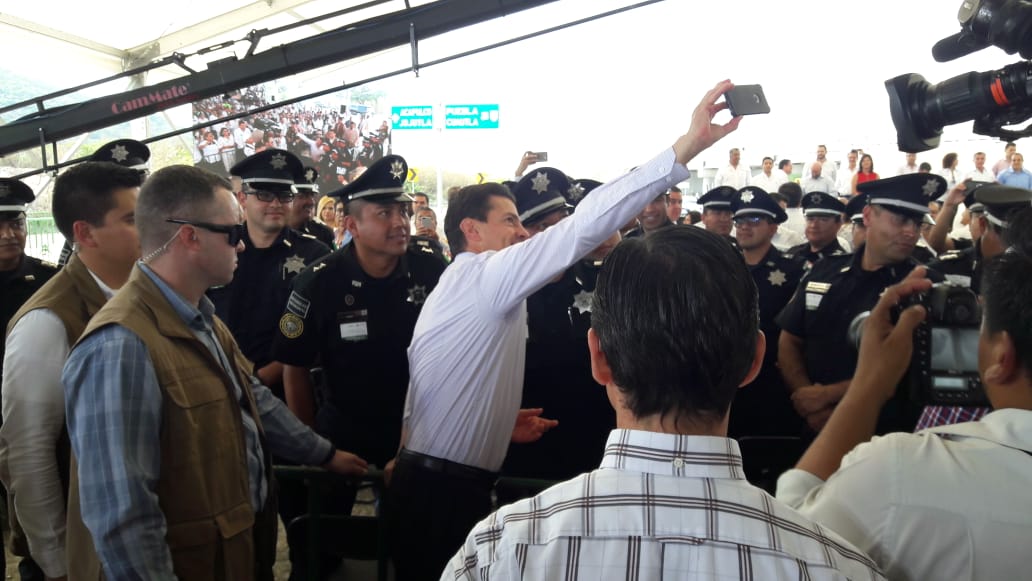 Aquino_Limon's tweet photo. Llega @epn a Tlalquiltenango, 
Morelos, para entregar la autopista Siglo XXI.

#HaciendoCaminos https://t.co/Pm9Xp2KaO3