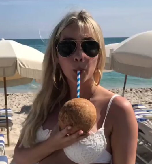 badpostclaires's tweet photo. 🥥 https://t.co/6mjRe2Aiap