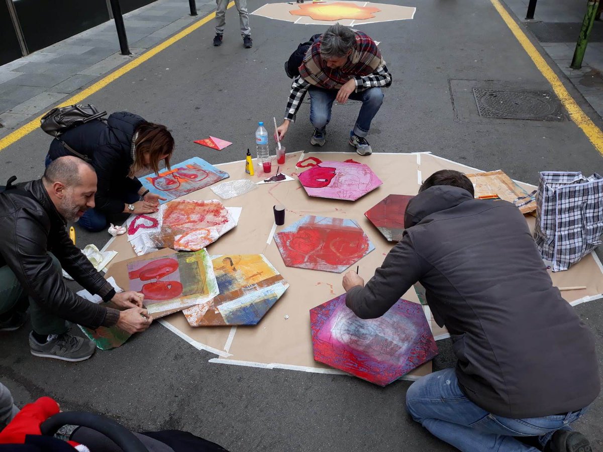 artandcoop's tweet photo. Moltes gràcies a tots i totes els que vau venir ahir a omplir #StaCaterina de colors, especialment a @alvoltantmercat! Va ser un dia molt bonic!
 
#Pintabarri #pintura #artcomunitari @SericholEva @Bcn_CiutatVella @bcncultura https://t.co/lIZUnf9nUF