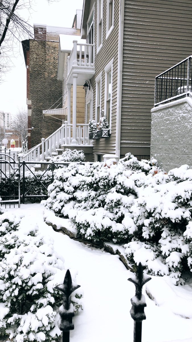 CHIVisitorGuide's tweet photo. What a beautiful sight to wake up to ❄️ https://t.co/G6ED4wuajH