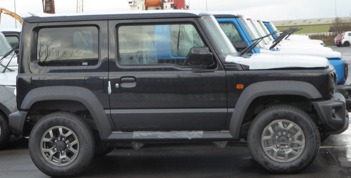 KevinEvents's tweet photo. SUZUKI JIMNY CARS in the UK!   New Jimny cars all lined up in a Suzuki compound &amp; being checked over before going to UK dealers. @suzukicarsUK https://t.co/hJoJNMzuv7