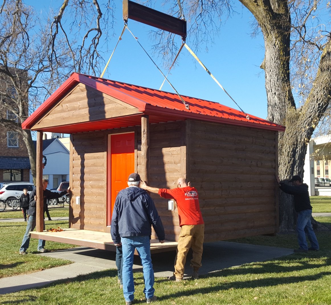 colnechamber's tweet photo. 🔔Jingle Bells, Jingle Bells🔔
What fun it was to celebrate our Small Businesses this past Saturday while also enjoying the arrival of Santa Claus! 🎅
Don't forget to stop and see Santa in his new House at Frankfort Square this Holiday season.
#SomethingGoodColumbus #SeeSanta https://t.co/Jq0YIg9jMY