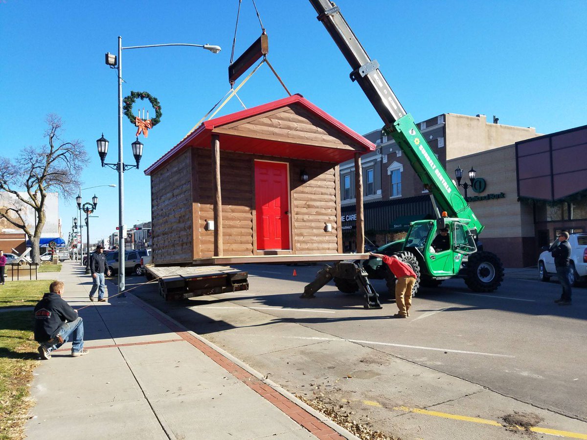 colnechamber's tweet photo. 🔔Jingle Bells, Jingle Bells🔔
What fun it was to celebrate our Small Businesses this past Saturday while also enjoying the arrival of Santa Claus! 🎅
Don't forget to stop and see Santa in his new House at Frankfort Square this Holiday season.
#SomethingGoodColumbus #SeeSanta https://t.co/Jq0YIg9jMY