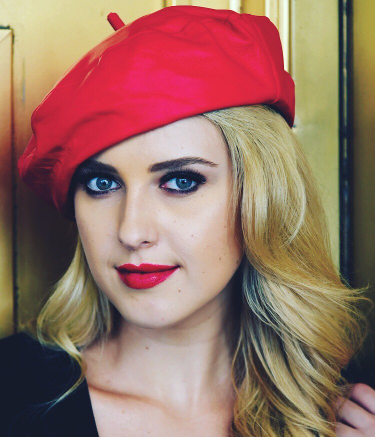 camhatsNYC's tweet photo. A red Christmas beret! Perfect for chic celebrating !
A different kind of gift.
#millineron34thstreet #gethat https://t.co/BDtExzGSGo #somethingunique #uniquegifts #outoftheordinary https://t.co/maZF4YIaqC