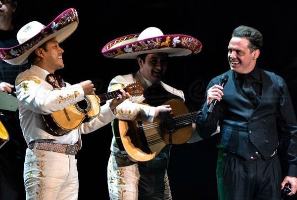 Maria_gallega79's tweet photo. #Seleccion5Estrellas 
         ⭐⭐⭐⭐⭐

🔹️ @LMXLM 
🔹️ @GaryBarlow 
🔹️ @robbiewilliams 
🔹️ @ollyofficial 
🔹️ @ChesterBe

https://t.co/gHFD9nUhoh | 107 .6 #Madrid
118 países conectados

@CarlosJRubiofm @Fansdelaradio 

#QuebonitaesmiTierra 🇲🇽🇲🇽🇲🇽#LuisMiguel https://t.co/W0OqZ17l2h