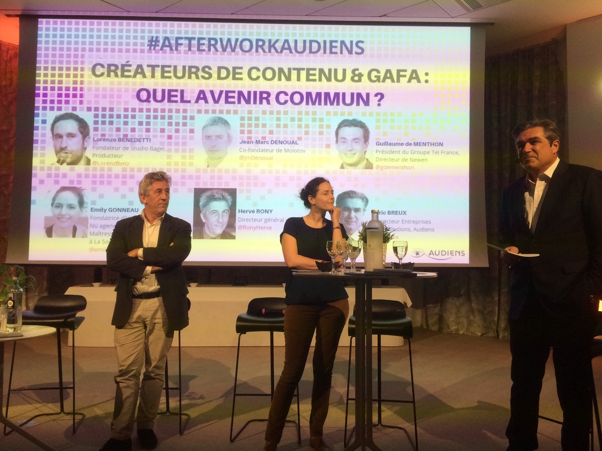 vivamusica's tweet photo. #afterworkaudiens avec (entre autre) @RonyHerve et @emilygonneau présentés comme des boxeurs https://t.co/shcJvrtxre
