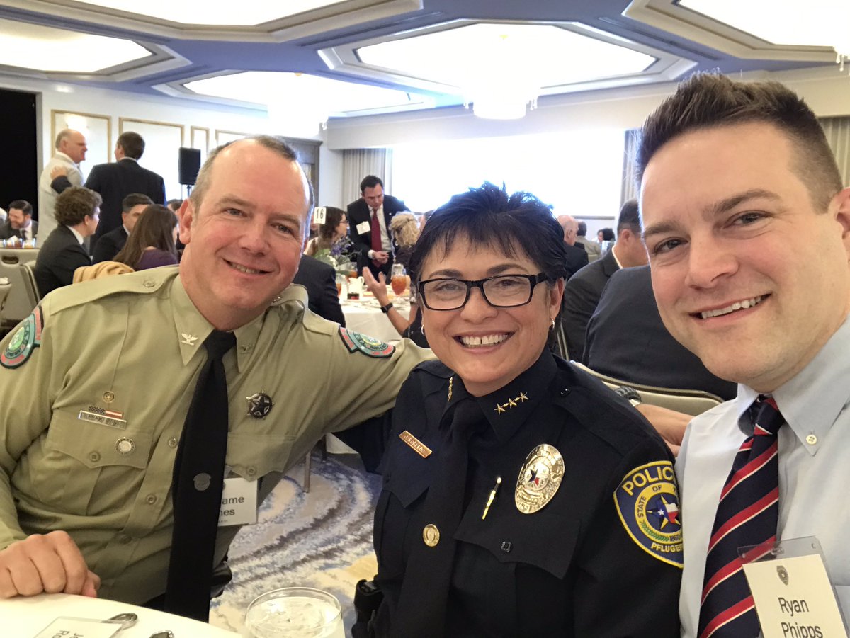 PhippsChief's tweet photo. Happy to see all the @austintexasgov area LE community and partners come together. Shout out to our table sponsor @Stratfor. @gacc97 @PfChiefRobledo @TexasGameWarden @fred_burton @COLGrahameJones @Pf_Police @collins_dcc https://t.co/vrk0gNz3qB