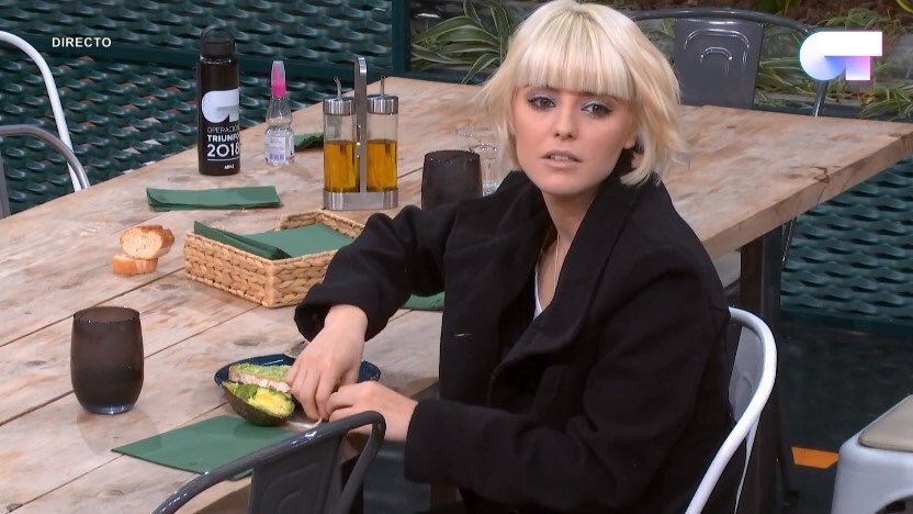 rechendless's tweet photo. @OT_Oficial @albarecheot2018 maggie civantos es igual a alba por dios que hermosas que son #OTDirecto25NOV #OTChat https://t.co/OHwOBdYx6N