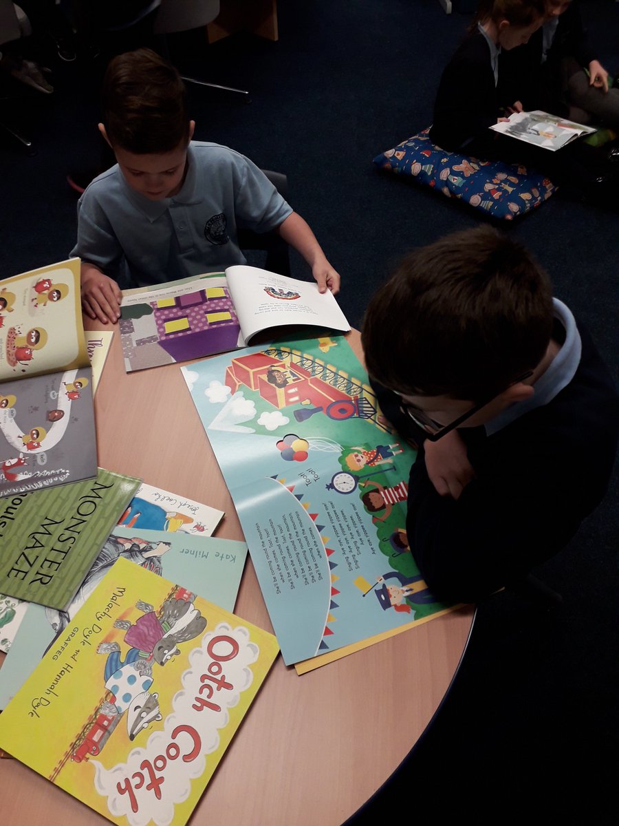 DiversityCogan's tweet photo. "I really like singing the song and peeping through the cut-outs". "The characters look so happy, it makes me happy!" #ShellBeComingRoundtheMountain by @annepasschier is a big hit, on the long list of our #CoganDiversityPictureBookAward2019 #DiversityandInclusion https://t.co/pavOgtxyao