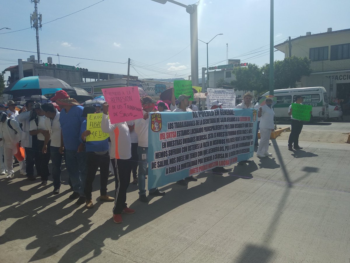 JanethJance's tweet photo. Algo está pasando en @Chiapas ... No quieran minimizar la crisis en sector salud que estamos viviendo @lopezobrador_ @tatclouthier @senadomexicano @Mx_Diputados @lajornadaonline @CCNews__ @Ibero_Anon @ONU_derechos @opsoms https://t.co/HOVhAlcAKR