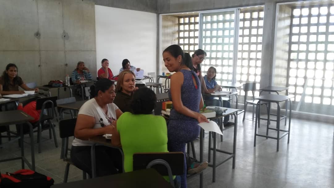 hugbelpsuv's tweet photo. Con mucha alegría, vemos como los estudiantes del recién inaugurado II módulo de la Universidad Martin Luther King #Lara se encuentran en sus aulas, recibiendo clases y disfrutando de su servicio de comedor, un nuevo logro del Presidente @NicolasMaduro

#YoCreoEnVenezuela https://t.co/SQQxMQit5W