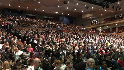 LeoVaradkar's tweet image. Killarney today: 3,000 new citizens sworn in. Since 2011, about 120,000 people have become Irish citizens, strengthening our economy, running our public services and enriching our society. Congratulations.