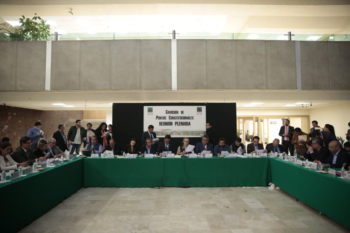 CanalCongreso's tweet photo. 🔴#EnVivo La #ComisiónPuntosConstitucionales de la Cámara de Diputados debate y, en su caso, aprobará reformas en materia de:

•Consulta popular.
•Extinción de dominio.
•Revocación de mandato.

📺45.1 Tv Abierta
📱App https://t.co/t3egdzFMCR 
🌐https://t.co/NIBeDvjwBE https://t.co/cdof0aQBfq