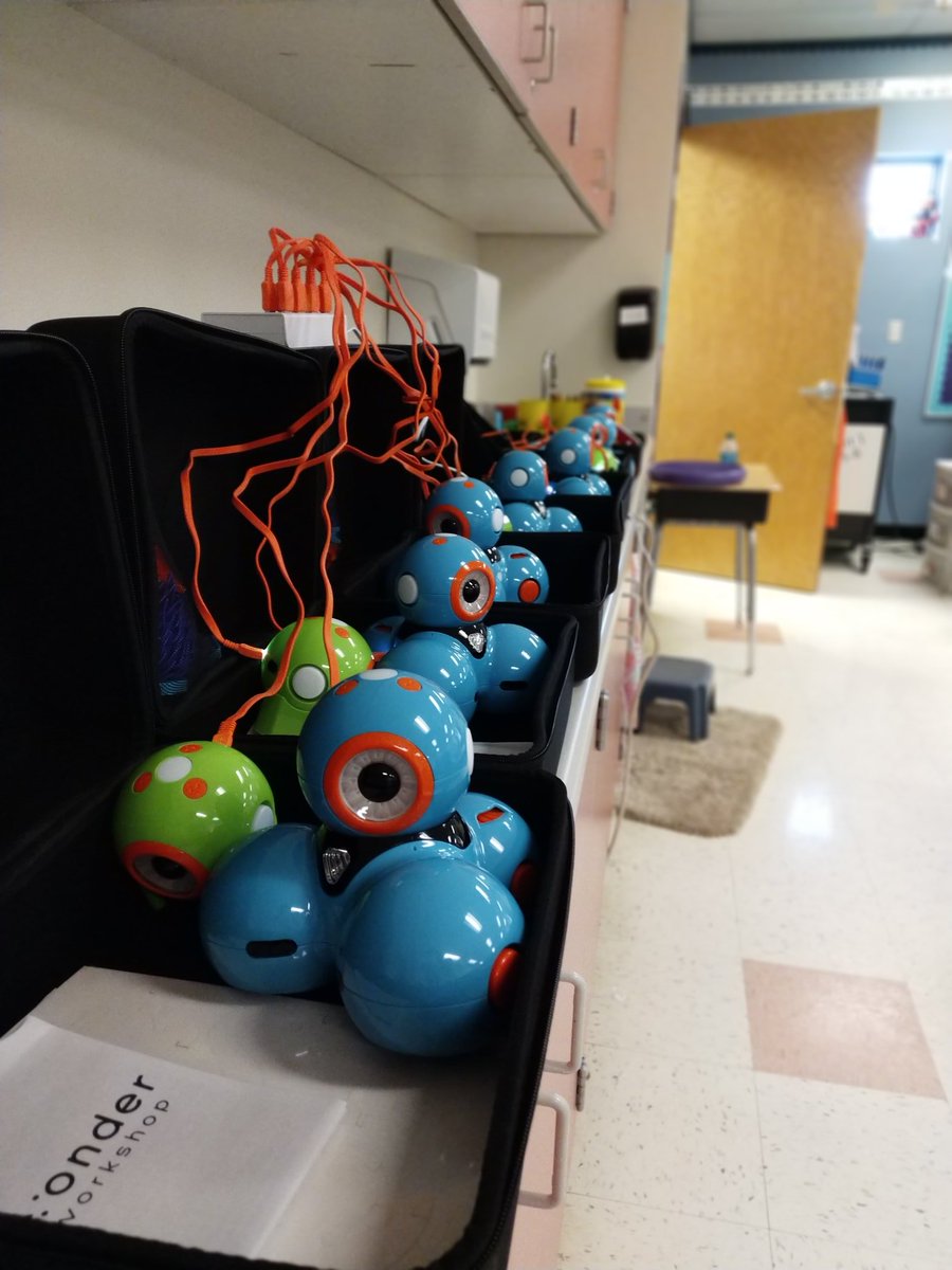 DEESbatzer's tweet image. Who&apos;s ready for coding?!?! @DEESStearns @DEESPrincipal #codingrules