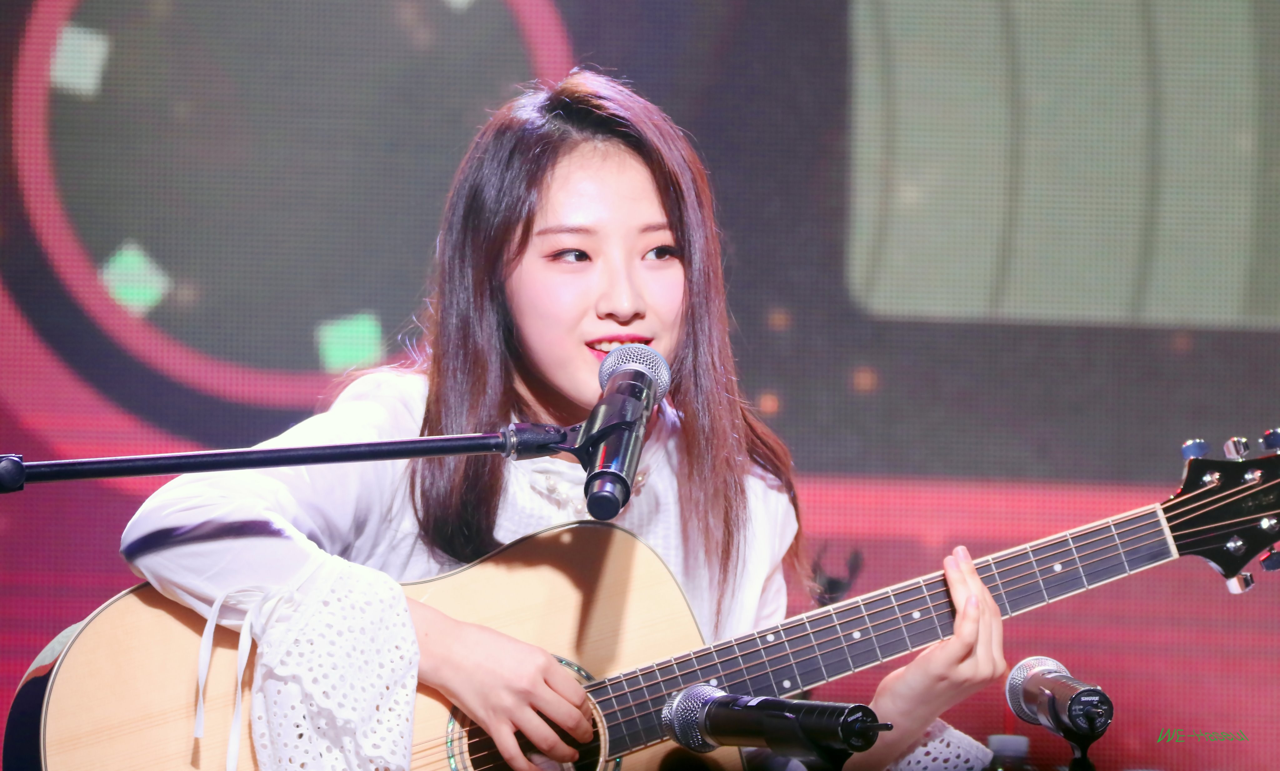 Ds90W9jVYAACD4R.jpg:orig