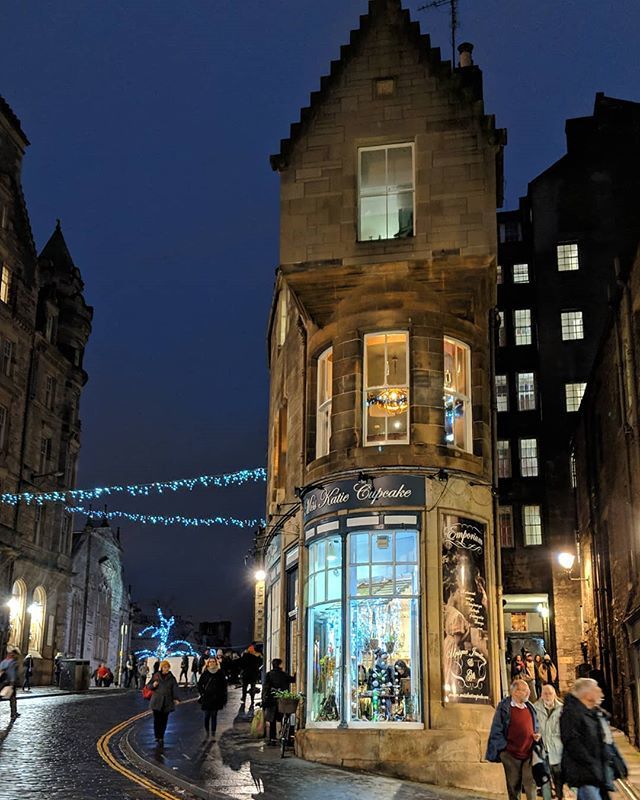 pxtwx's tweet photo. Ahhh this is the spot in real Edinburgh where Vision proposed to Scarlet Witch in Avengers Infinity War... how romantic! #avengers #avengersinfinitywar #itsnotreallife #letsguide #localguidesconnect https://t.co/ulSiARqlHC https://t.co/81rJpl9Lw2