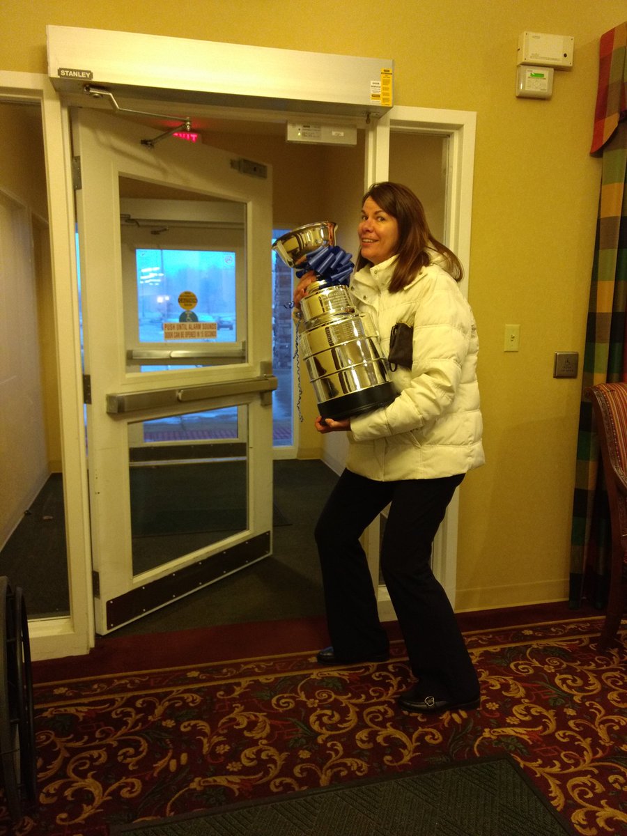 WillowsWillard's tweet photo. I caught MS. MOLLIE red-handed! #willowsatwillard #OaksofBethesda #SweetNebraska #BringItBack @rbufford @ReyRd2 @lori_gonzales https://t.co/bEb3Ykg8tA