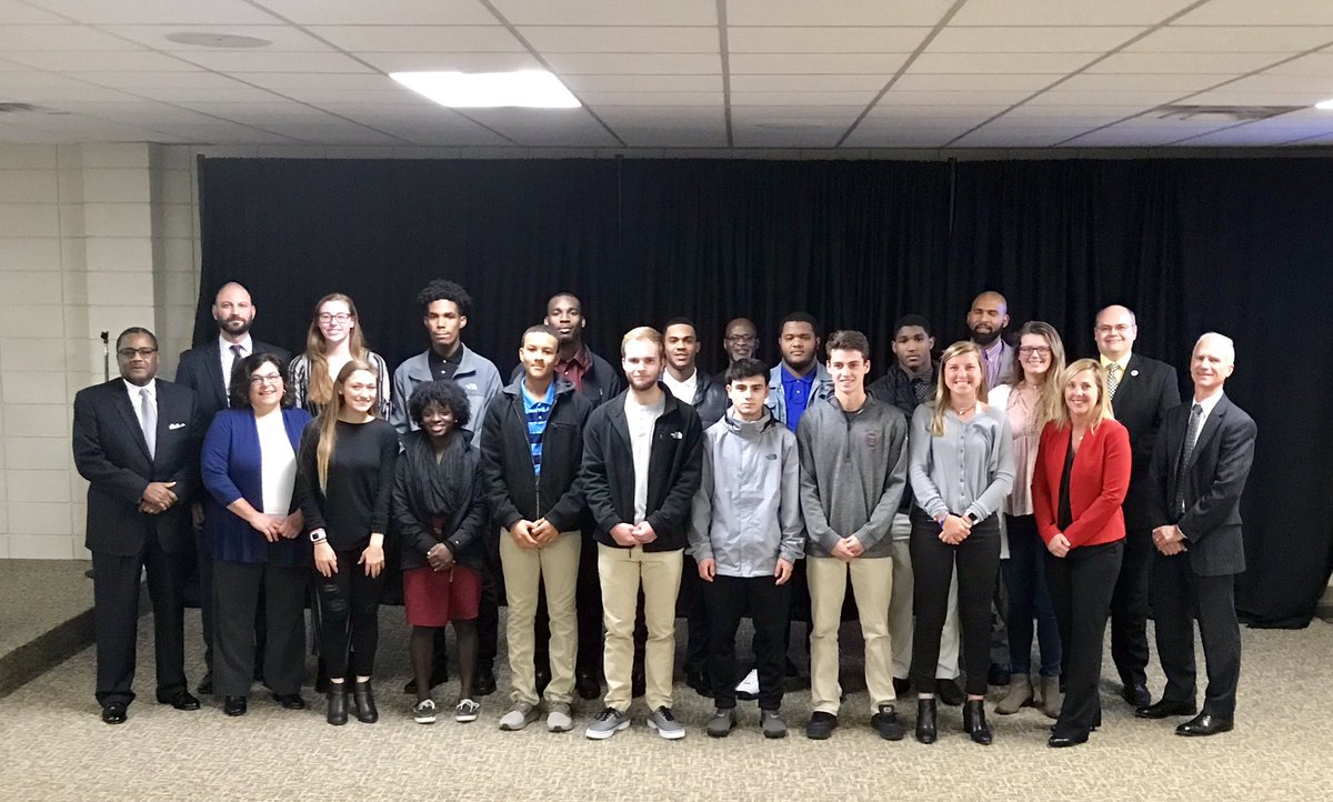 ltgoodnews's tweet photo. Congratulations to @LCHSAthletics fall student athletes recognized this evening by the Board of Education &amp; @LawrenceSupt. @LCHSBears #LTpride https://t.co/DD5W1nTT11