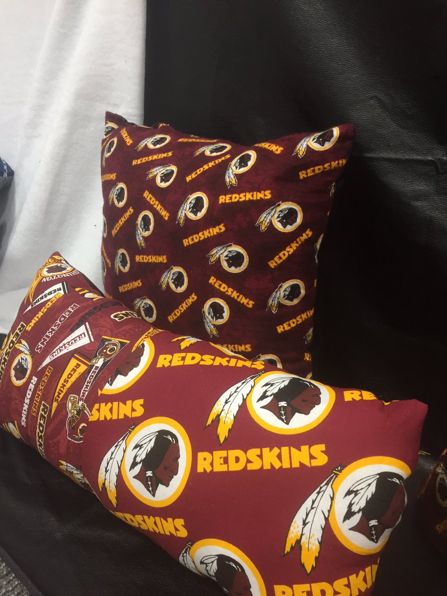 DreamzzzPillows's tweet photo. DreamzzzandPillows Sport Collection , Custom Made Medium Size Redskins Pillowsβ€οΈπβ€οΈπ #nflredskins #pillows #sports #dreams https://t.co/1m4SpYCTpr
