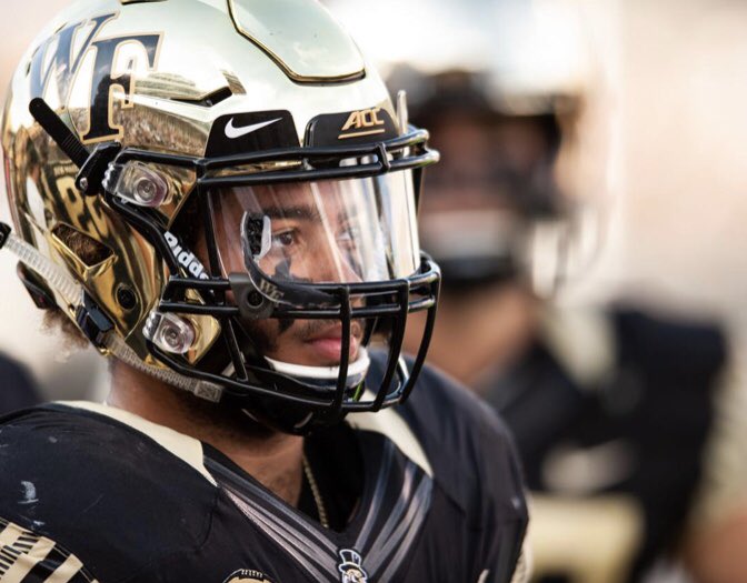 Kenneth_Walker9's tweet photo. I’m so thankful and so very blessed to receive an offer from Wake Forest University🙏🏾🏈💯❗️❗️ https://t.co/gt25DHaJMX