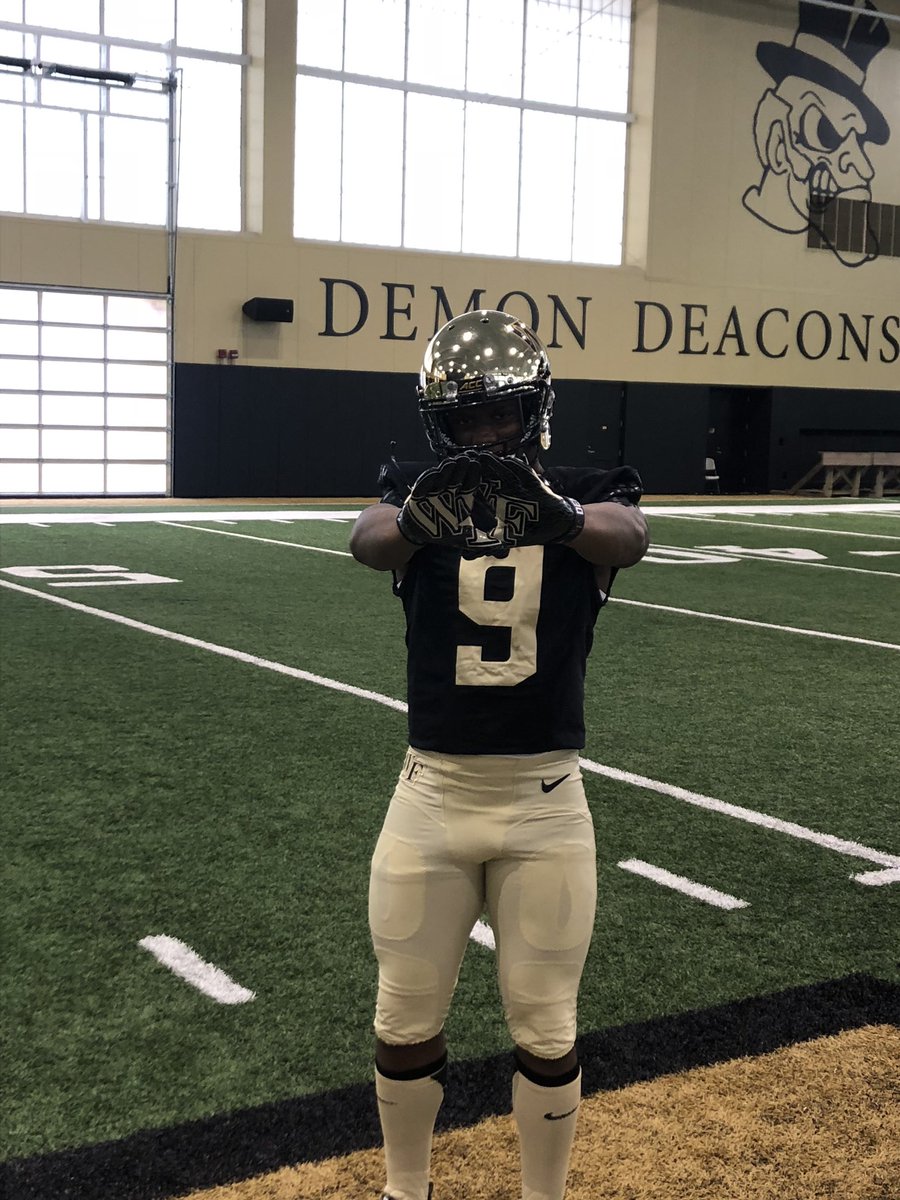 Kenneth_Walker9's tweet photo. I’m so thankful and so very blessed to receive an offer from Wake Forest University🙏🏾🏈💯❗️❗️ https://t.co/gt25DHaJMX