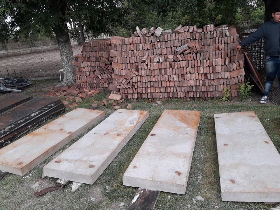 ColonialOficial's tweet photo. Comenzó la construcción de la tribuna. Se empezaron a hacer las placas que llevará la tribuna para luego empezar con la base de la misma. 
#vamoscolo #sigamoscreciendo https://t.co/9ICJEe6Vrg