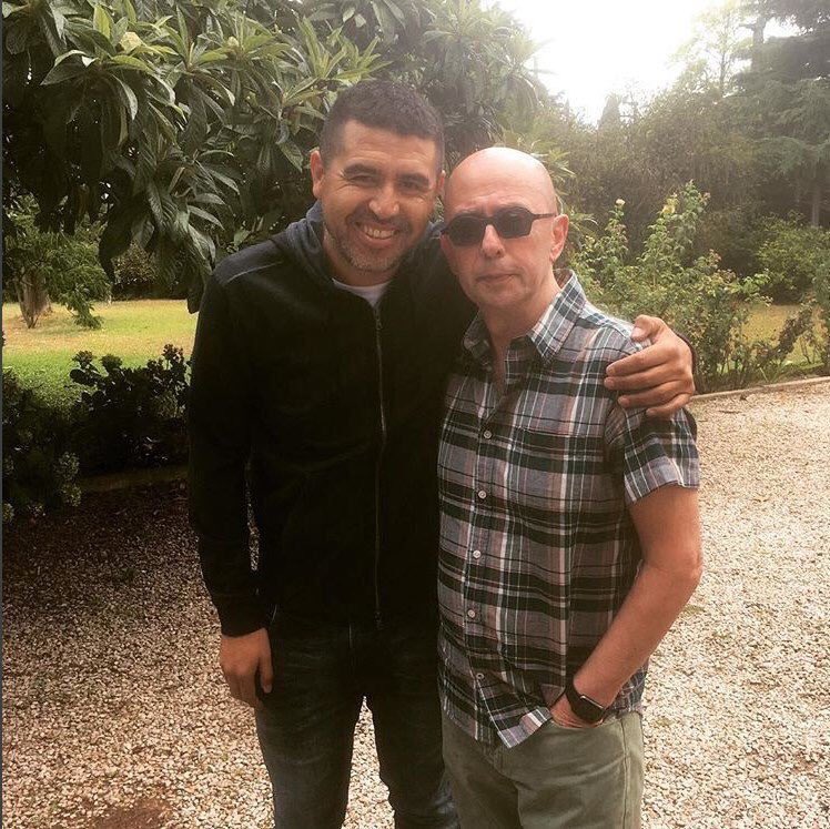 RocanrolArg's tweet photo. Junto a Juan Román Riquelme. https://t.co/k0WyqTfNPu