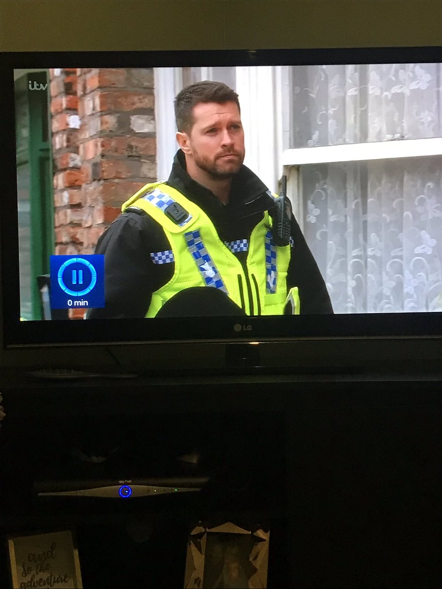 mcgovern_lauren's tweet image. Hello officer #Corrie #coronationstreet #pcfit