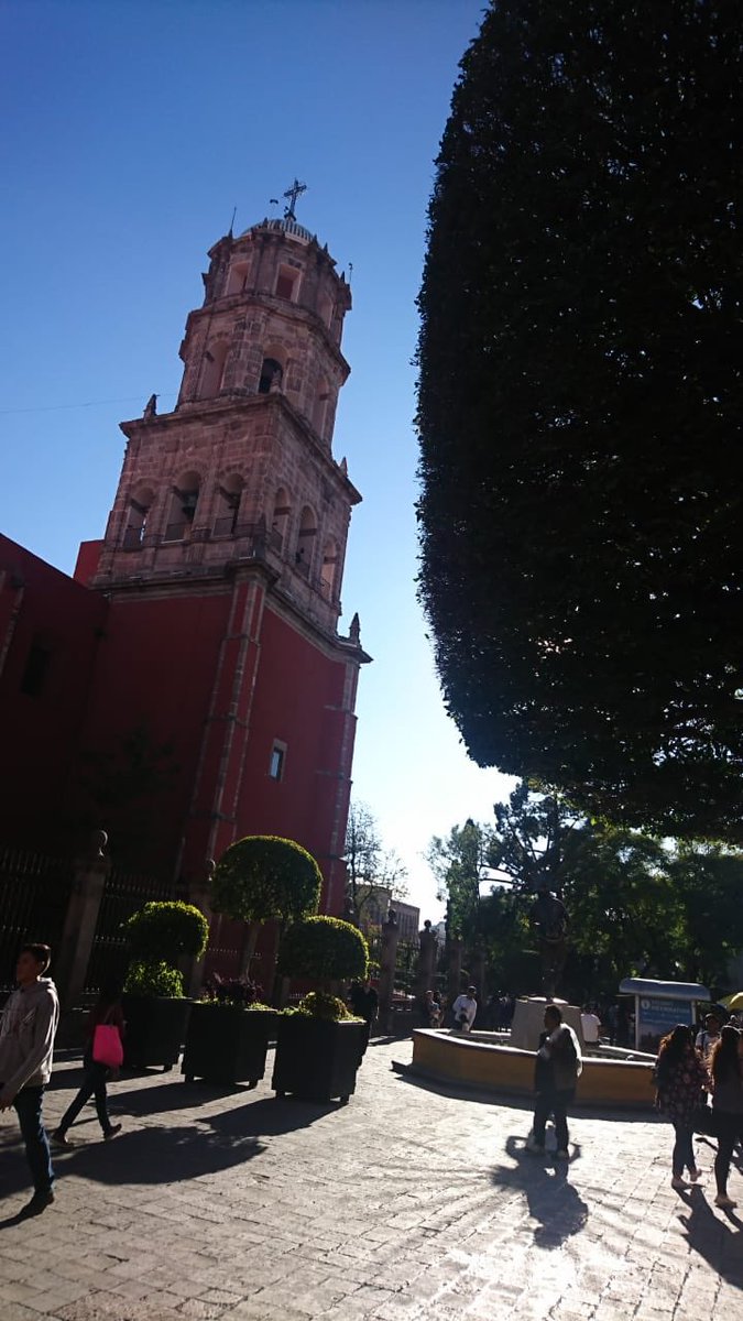 EnQueretaro's tweet photo. Querétaro es una megapolis muy atractiva y moderna, pero su centro histórico dice mucho de esta ciudad y de su cultura.
#vivequeretaro #centrohistorico #mexico #cultura https://t.co/y5bj8fKXXk