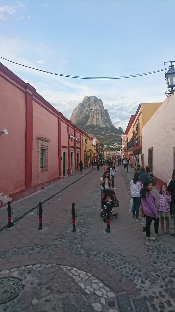EnQueretaro's tweet photo. Una posibilidad para disfrutar de Queretaro: La Peña de Bernal.
Ubicado a 60 km de la ciudad, es uno de los pueblos mágicos más lindos que conocerás... #vivequeretaro #pueblomagico #lapeñadebernal https://t.co/XzI1LSCVMl