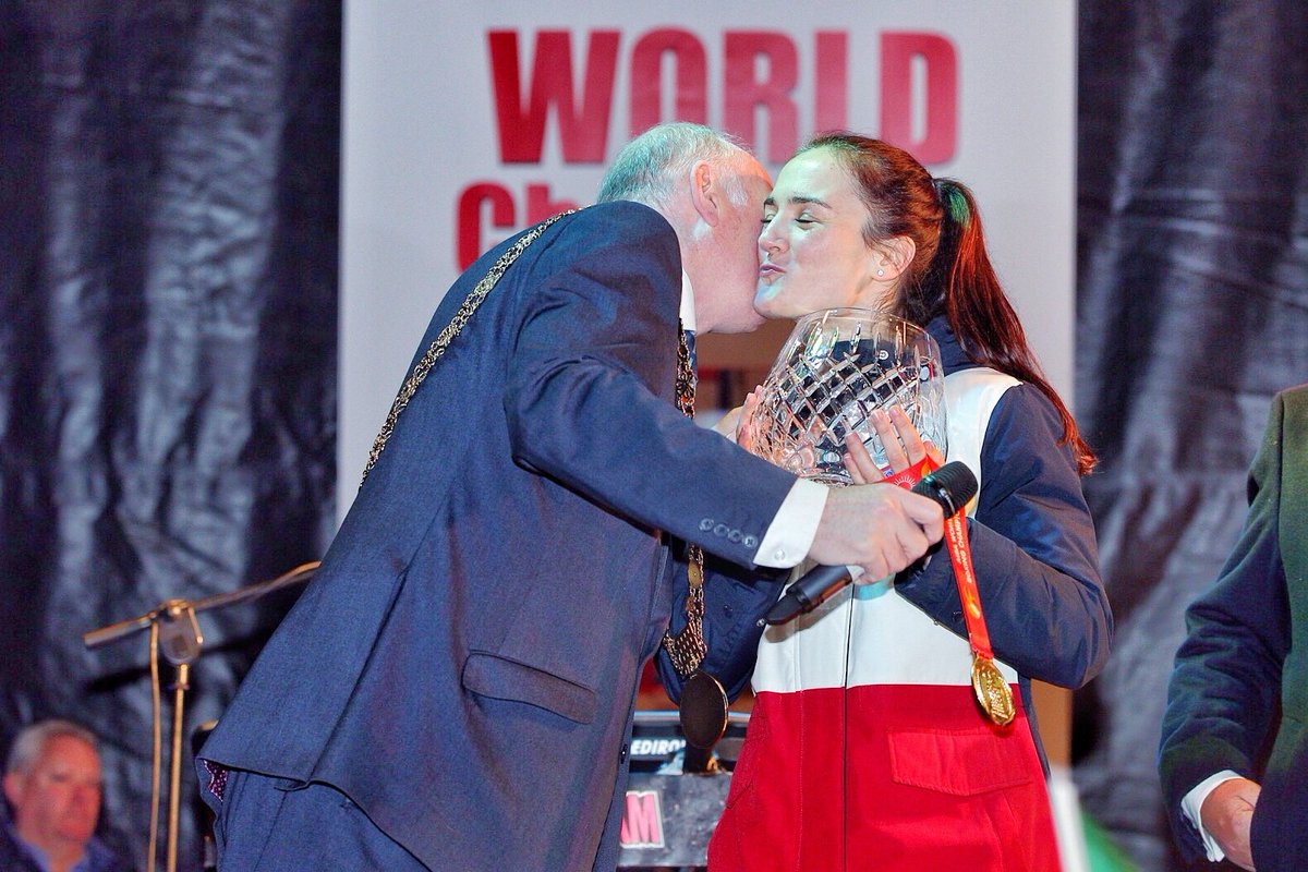 LordMayorDublin's tweet photo. A great event to welcome home World Boxing Champion @Kelly64kg to Sean McDermott Street.   She was delighted to be back with her people and thanked everyone for coming out to celebrate with her.   Well done Kellie!    
Photos Fennell Photography
@DubCityCouncil https://t.co/Hd2SsmcGAU