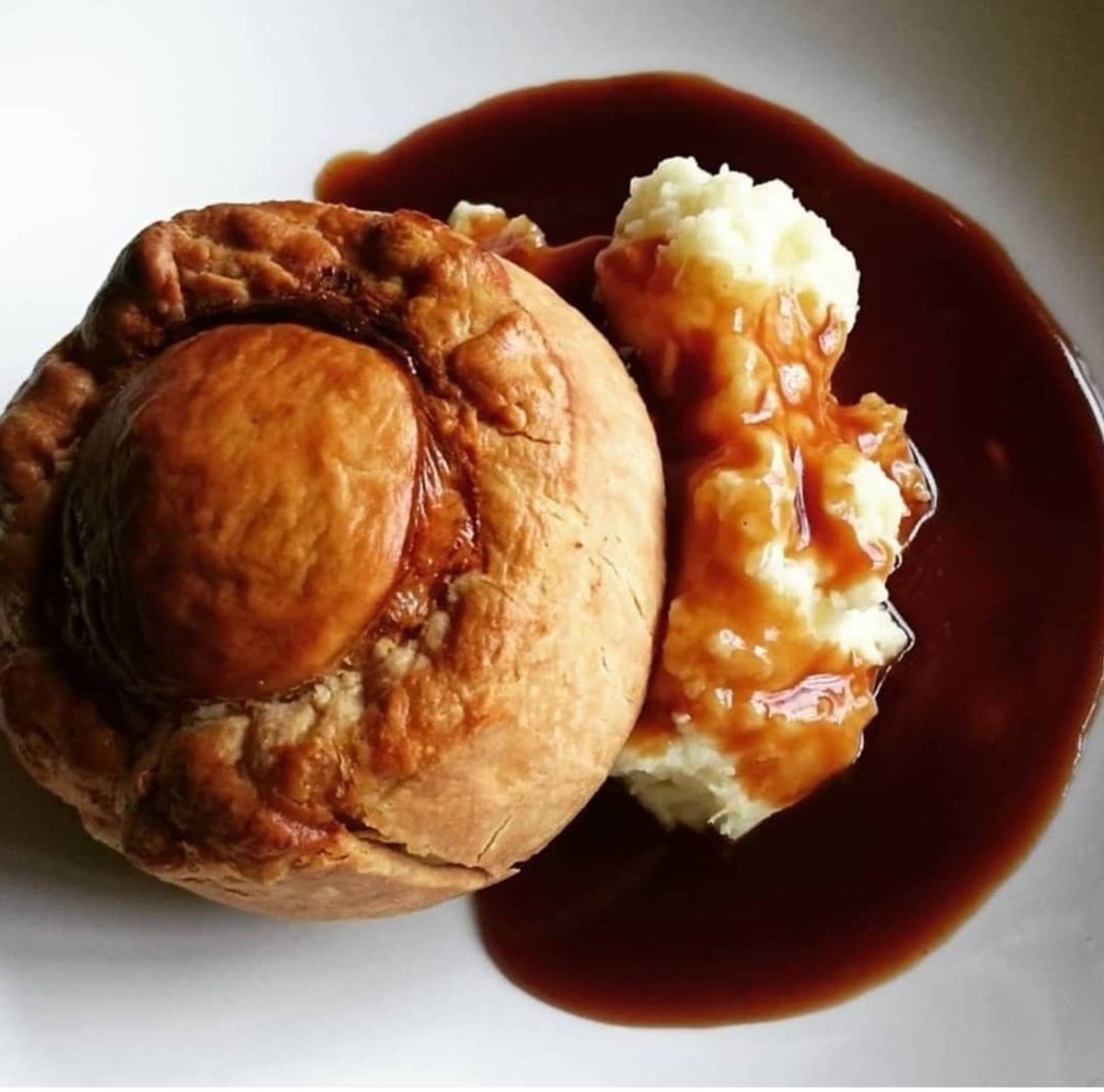 FionnsBovaird's tweet photo. Mondays aren't all bad! Our ultimate in comfort food, made-in-Pub pies on special every Monday for $12.99 #Brampton #FionnMacools #irishpub https://t.co/WfSJnWBhiO