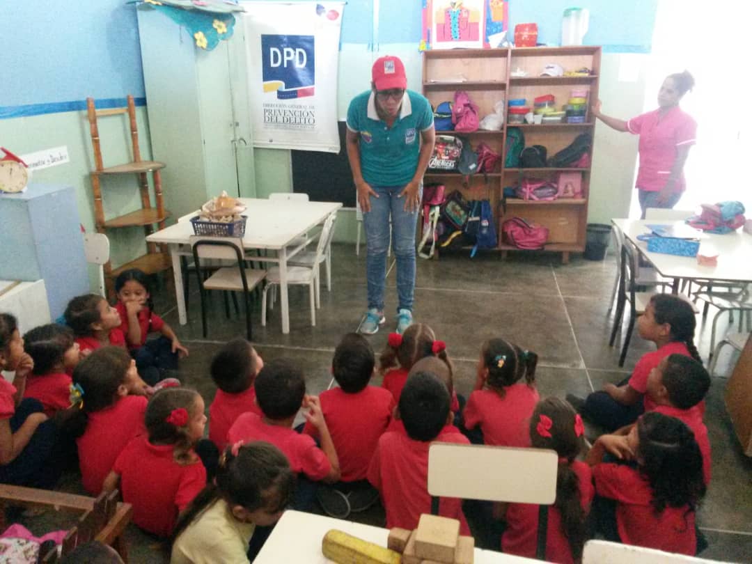 SucreDPD's tweet photo. #26Nov | En el CEI "Malariologia" de Cumaná, pquia. Altagracia, mcpio. Sucre, la @SucreDPD realizó conversatorio sobre "Ética y Valores" del programa "Inspirando Vidas" con nuestro semillero de la patria | #BalanceDeSeguridad2018 https://t.co/16QtfoZcYZ