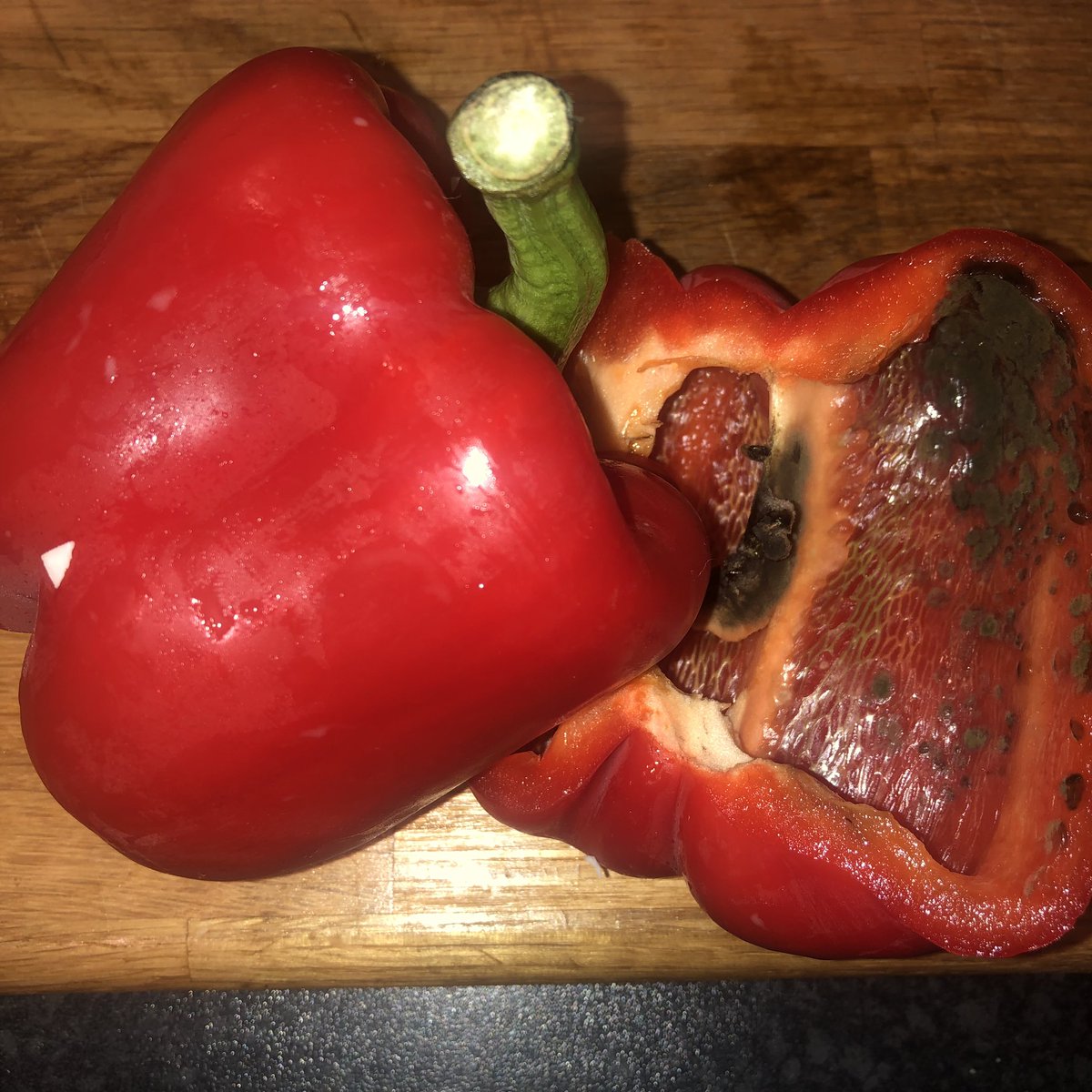 ZoeyAlison's tweet photo. @AldiUK ermmm wasn’t expecting this when there’s still 4 days left till BB date! #aldi #aldihelp #gross 🤢🤮 https://t.co/RZ5Wht15Pn