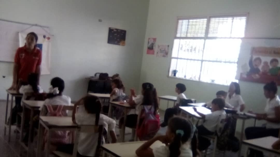 SucreDPD's tweet photo. #26Nov | Con estudiantes de la U.E. "República de Haiti" de Carúpano, pquia. Santa Rosa, mcpio. Bermúdez, la @SucreDPD realizó conversatorio sobre "Proyecto de vida" del programa "Inspirando Vidas" | #BalanceDeSeguridad2018 https://t.co/HZiDpzq7TM