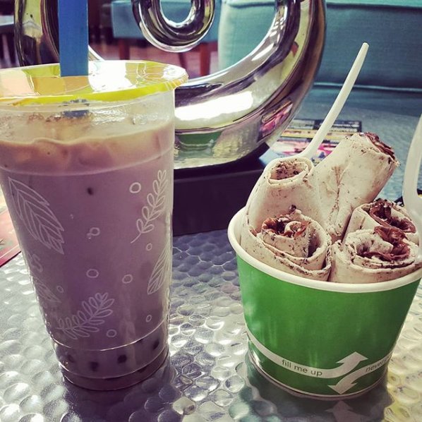 FaludaHouse's tweet photo. Stressed is desserts spelled backwards.
Indulge yourself with our rolled ice cream and bubble tea.

for more info:
https://t.co/eATyKAbdLs | 630-317-7596

#rolledicecream #bubbletea #icecream #desserts #sweettooth https://t.co/whxbvebwmT