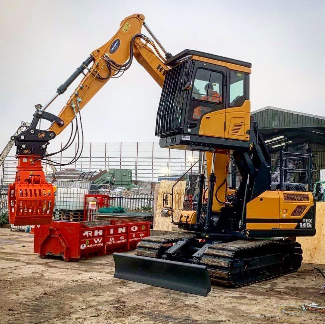 Great to see another Molson Group adapted @HyundaiCEE HX140L high rise cab waste machine with a happy customer. Working with <a href="/KocurekExcavato/">Kocurek Excavators</a> to offer a high rise cab conversion and full waste spec, this is a real hit with customers in the waste and recycling industry. #molson