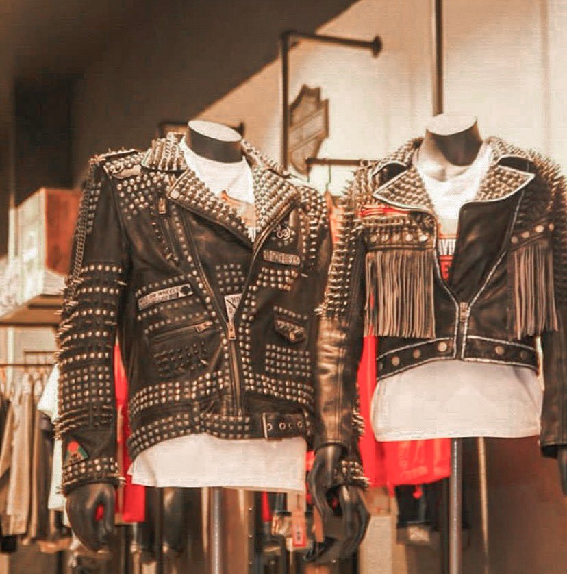 styleetvogue's tweet photo. 💃🏻 // At the Launch of @harleydavidson AW’18 Collection!
Now available at @southcity_mall , Kolkata.👔
@harleydavidson @harleydavidson_india
.
.
.
.
#HarleyDavidson #HD #AW18Collection 
#StyleetVogueXHarleyDavidson https://t.co/kMy3NhKp39