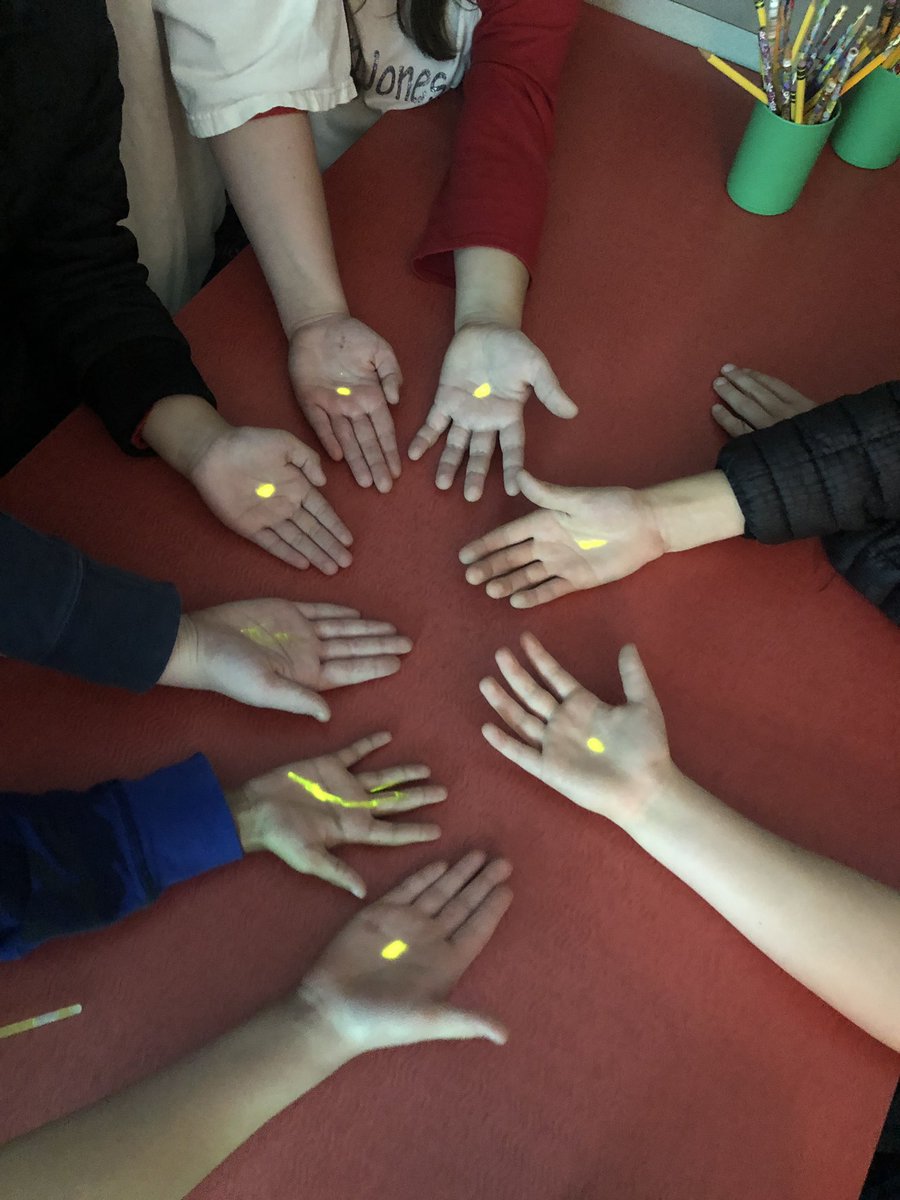 space_tchr25's tweet photo. Now we know whatโs in a glow stick and why it glows!!! #scientificmethod #VHEC #Gifted #VHCS https://t.co/JzzxDk7w0o