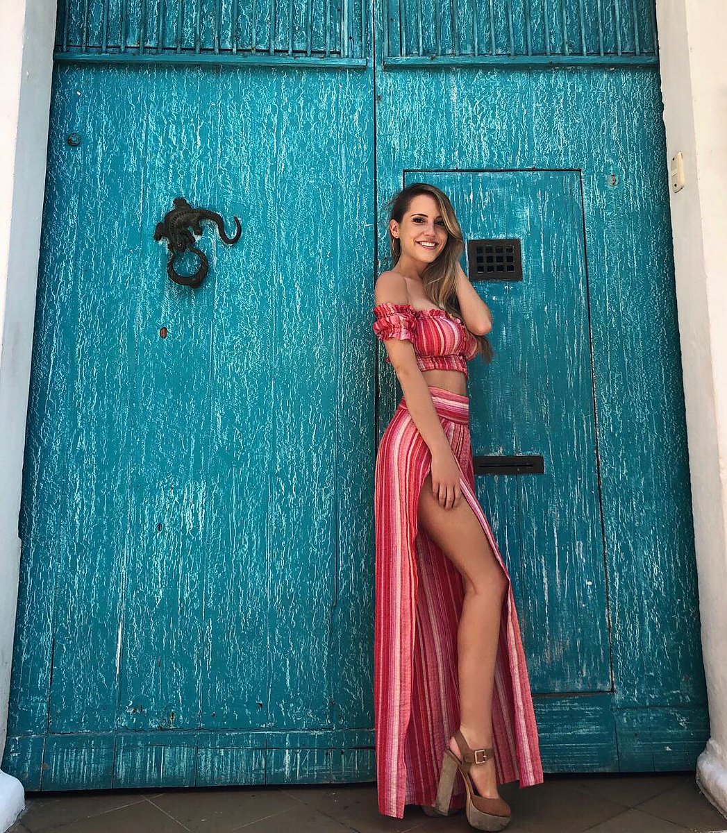 Picture perfect 📸  Paulita top + Joana pant @revolve: bit.ly/2Ri0vVC