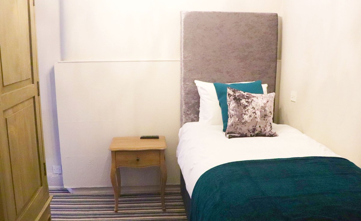 How gorgeous is this colour way in one of our newly refurbished rooms! 🙌

Did you know you can save money if you book directly with us? Just follow the link: bit.ly/2BpP2xV 💻