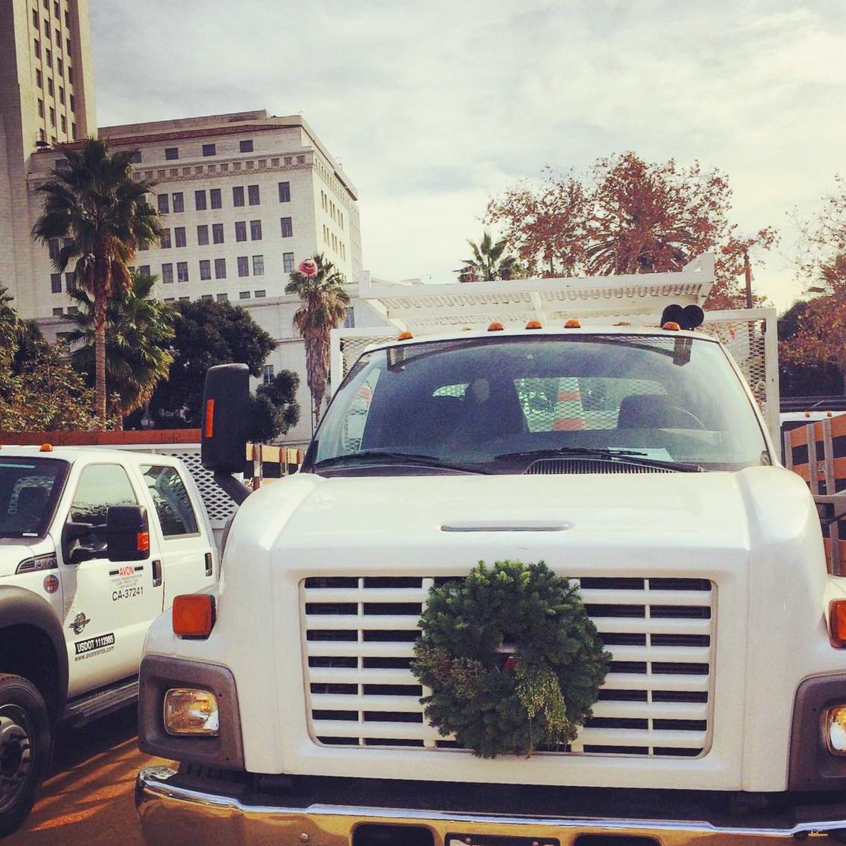 AvonRents's tweet image. It’s beginning to look a lot like Christmas 🎄 @sloblo #avonrents
.
.
.
.
.
#local399 #pickup #dropoff #deliveries #basecamp #lot #rental #onsite #parking #available #car #stakebed #productiontruck #cargo #vanlife #rentals #setlifela #bts #setlife #filmla #avontranspo