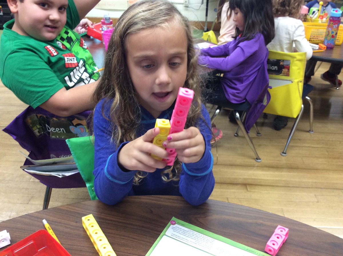 MrsIula's tweet image. Math: when the “why” is clear, then the “how” is easy!!! First graders built numbers in story problems then compared which number has more? How many more? And BOOM 💥 Comparing numbers to find the differences became kinesthetic and real! @Hubbard_School #TeachingForUnderstanding