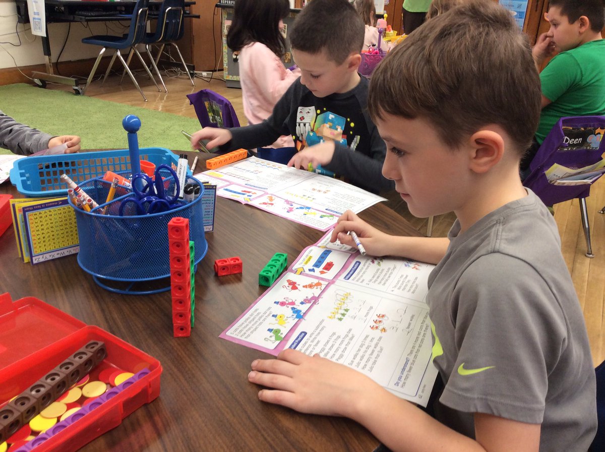 MrsIula's tweet image. Math: when the “why” is clear, then the “how” is easy!!! First graders built numbers in story problems then compared which number has more? How many more? And BOOM 💥 Comparing numbers to find the differences became kinesthetic and real! @Hubbard_School #TeachingForUnderstanding