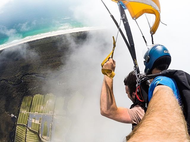 tommyc_53's tweet photo. Arriving into Byron Bay like... 😂
.
Such an incredible morning with @skydiveaustralia 🙌🏼 unlike anything I have ever experienced in my life.
.
.
.
#skydiveaustralia #parachuting #byronbay #byron #ultimateoz #travelloapp #worldnomads #jucyworld #noexp… https://t.co/WSatfXGhEN https://t.co/SfnUtkbF1b