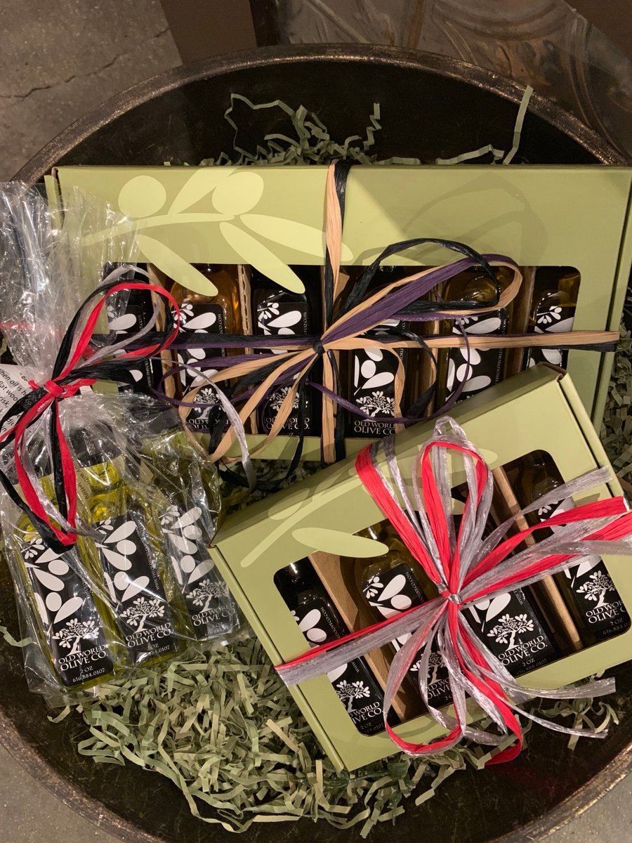 OldWorldOlive's tweet photo. Who else waits till the last minute to do their holiday shopping? If you need gift ideas, come check out some variety packs with a mixture of our most popular oils and vinegars! https://t.co/jrD25Si2AW