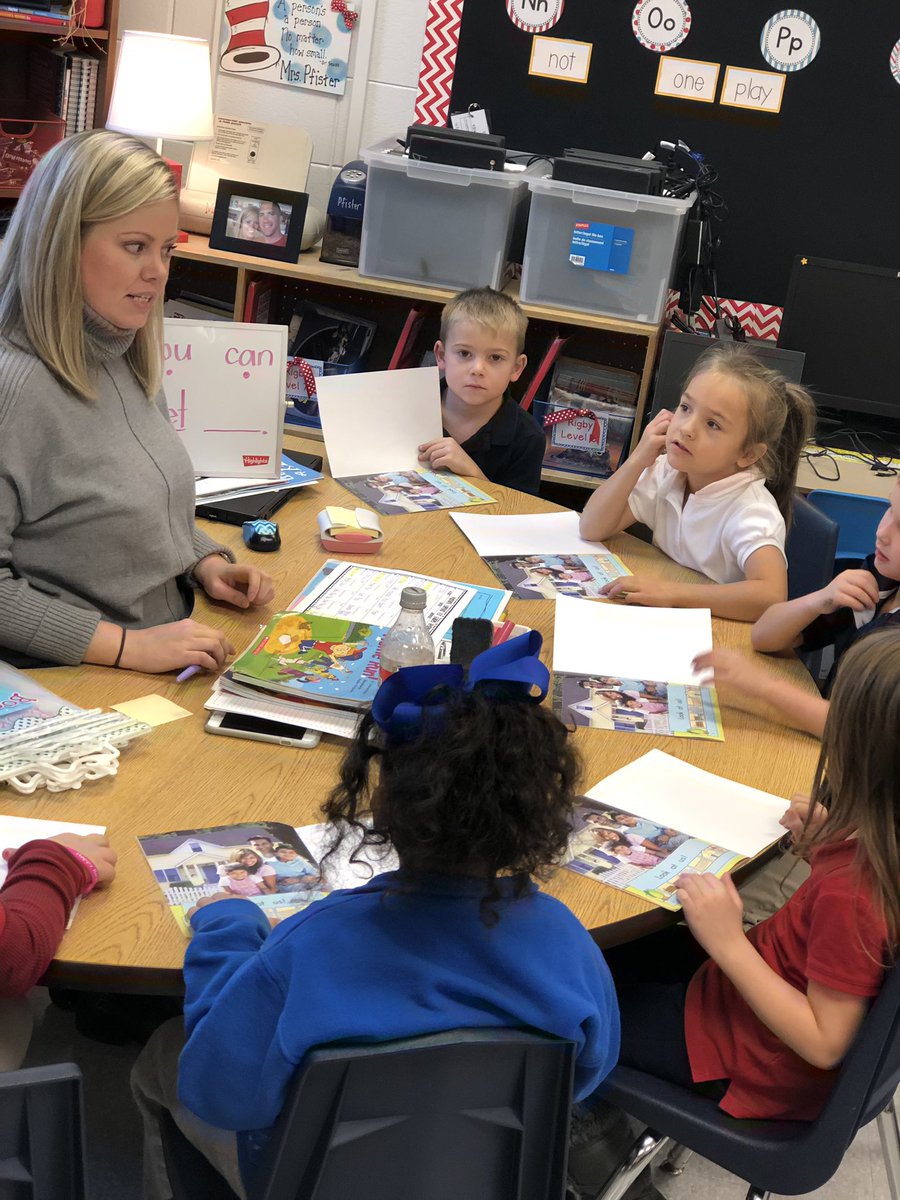 JulieC8466's tweet photo. #PowerwalkMoment Capturing a kindergarten teacher who orchestrates literacy centers and guided reading like a beautiful symphony! #BestYearYet #EisenhowerStrong #Zone1derful https://t.co/x2bBmqSZaR